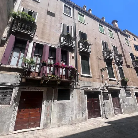 Πανσιόν Palazzo Titti Rialto 4*