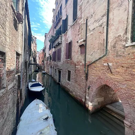 Palazzo Titti Rialto * Venice