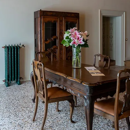 Palazzo Titti Rialto Πανσιόν 3*