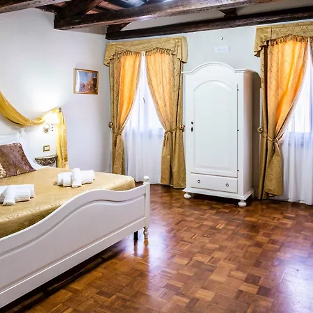 Palazzo Titti Rialto 3* Venise