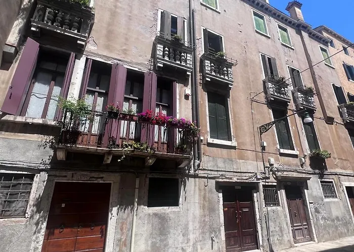בית הארחה Palazzo Titti Rialto 3*