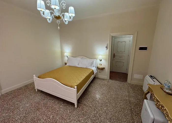 Palazzo Titti Rialto Venedig