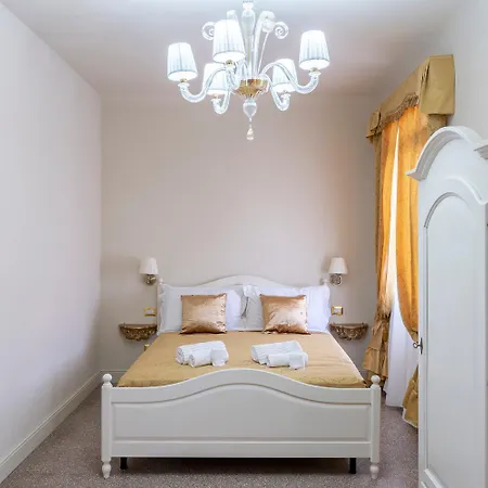 Palazzo Titti Rialto Gæstehus 3*