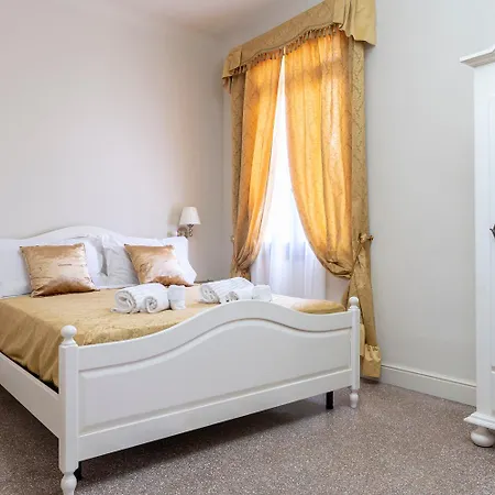 Palazzo Titti Rialto 3* Venedig