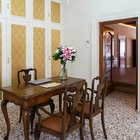 Palazzo Titti Rialto Pensionat Venedig