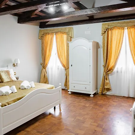 Palazzo Titti Rialto 3* Venedig