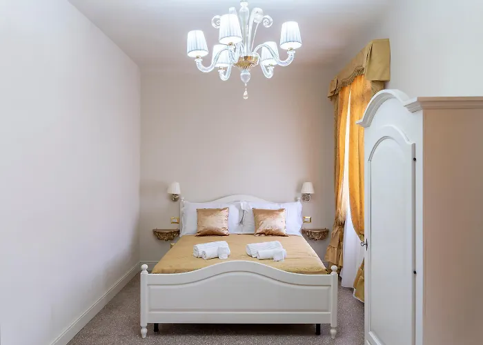 Palazzo Titti Rialto 招待所 3*