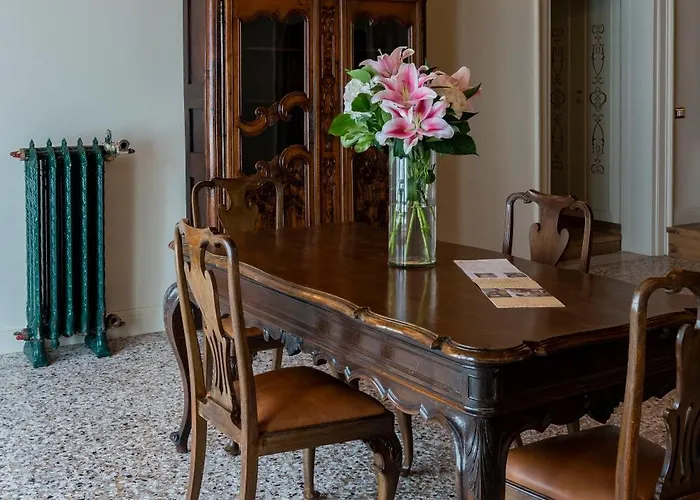 Palazzo Titti Rialto 招待所 3*