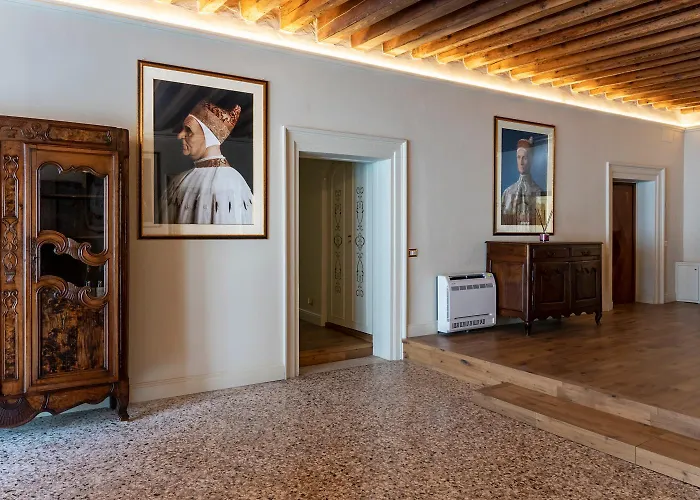 Palazzo Titti Rialto 招待所 3*